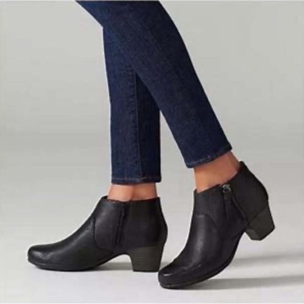 Clarks Collection Valarie2Sofia Leather Booties